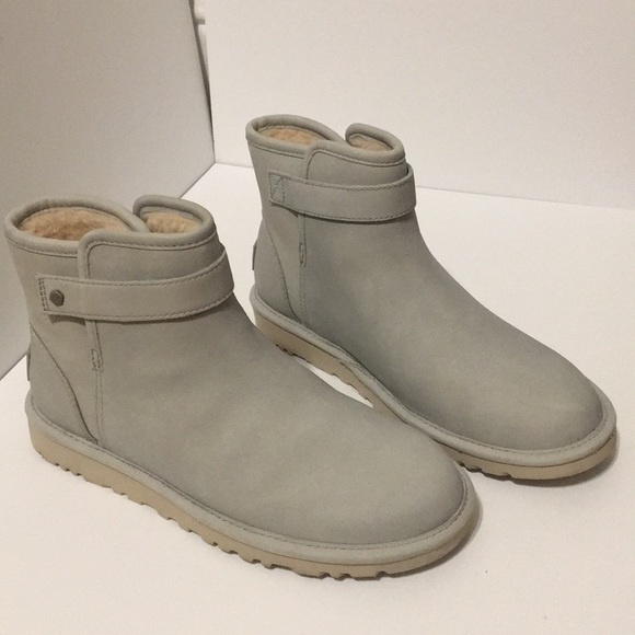 UGG Shoes - NWOB Light Grey Solid Leather UGGs Sz 7